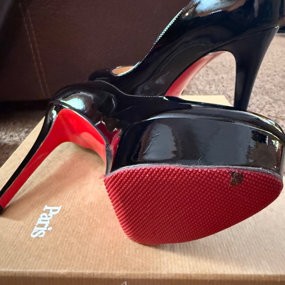 Christian Louboutin Black Patent heels - Picture 4 of 6